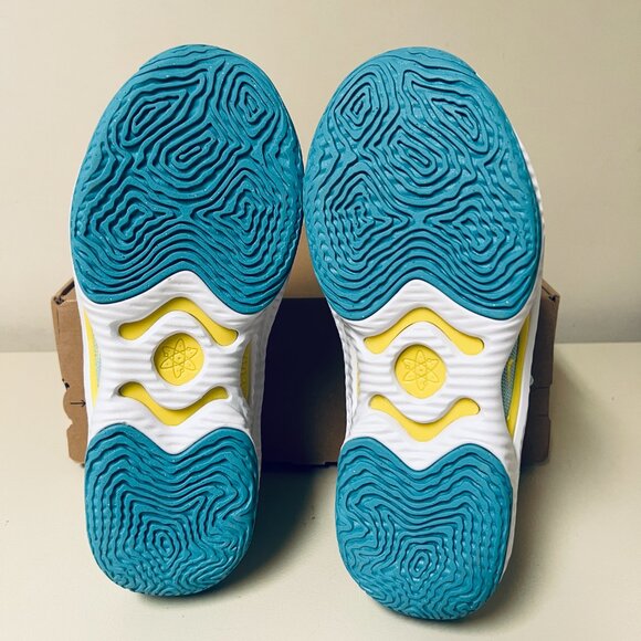 Nike Cosmic Unity 3 'Joy' Basketball - Picture 3 of 7